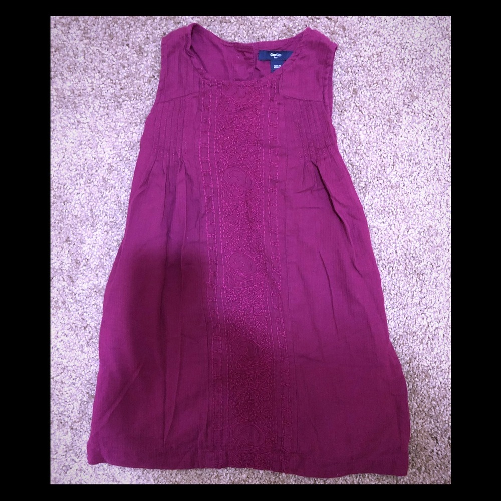 Girls shirt. By Gap Kids. Size 6-7.